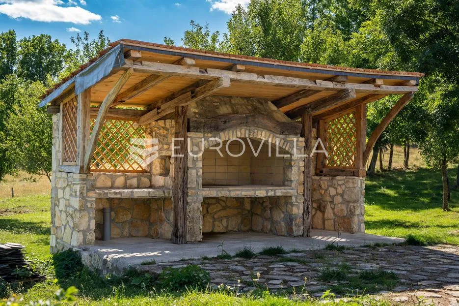 lika, plitvička jezera, ograđeno imanje 40.000 m² s 11 kuća, izuzetna rijetka investicija - slika 69