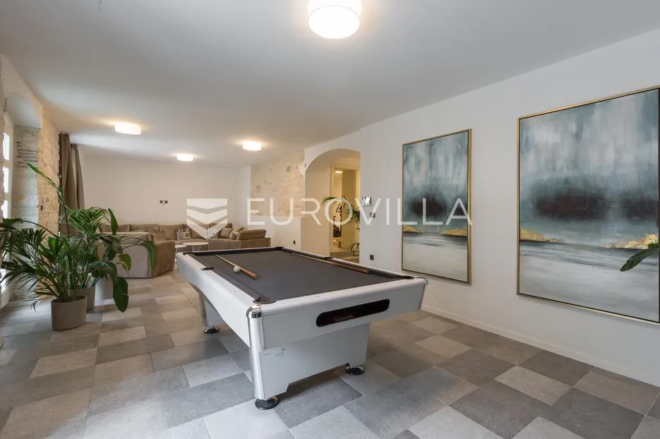 istra, pula, potpuno renovirana austrougarska villa u srcu pule - slika 13
