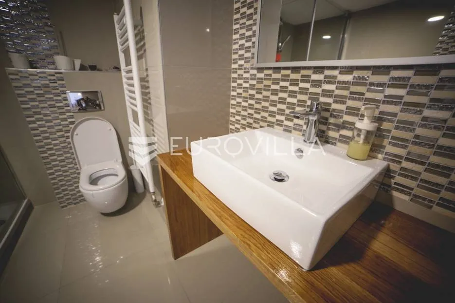 centar stan 205m2 podijeljen na 5 apartmana i sobu - slika 37