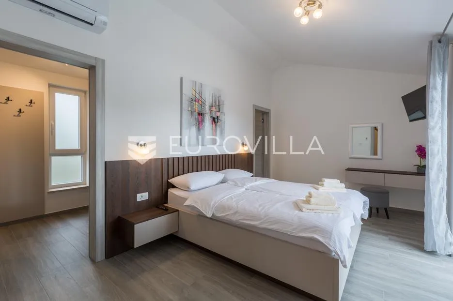 istra, svetvinčenat, moderna samostojeća kuća 155 m² s grijanim bazenom 32 m² - slika 11