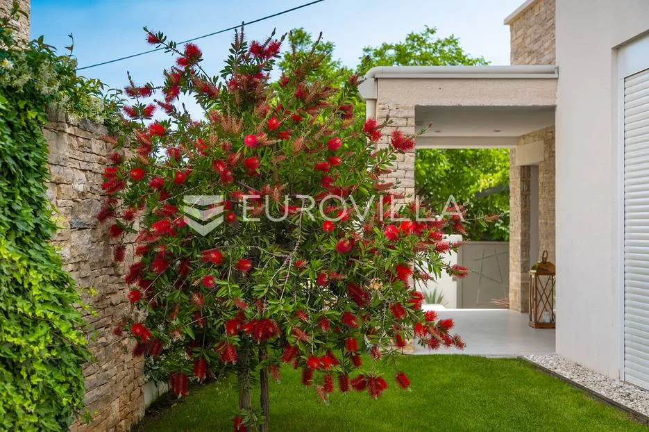 rovinj, rovinjsko selo, prekrasna villa s wellnessom i bazenom, 224 m² - slika 21
