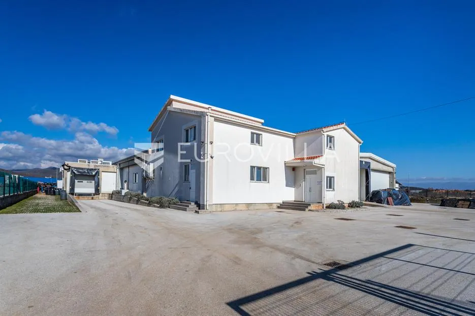 sinj, kukuzovac, poslovna zgrada u gospodarskoj zoni, površine 1.648 m² - slika 2