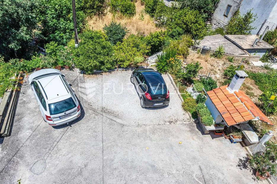 trogir, kuća na tri etaže s dvorom i pogledom na more - slika 14