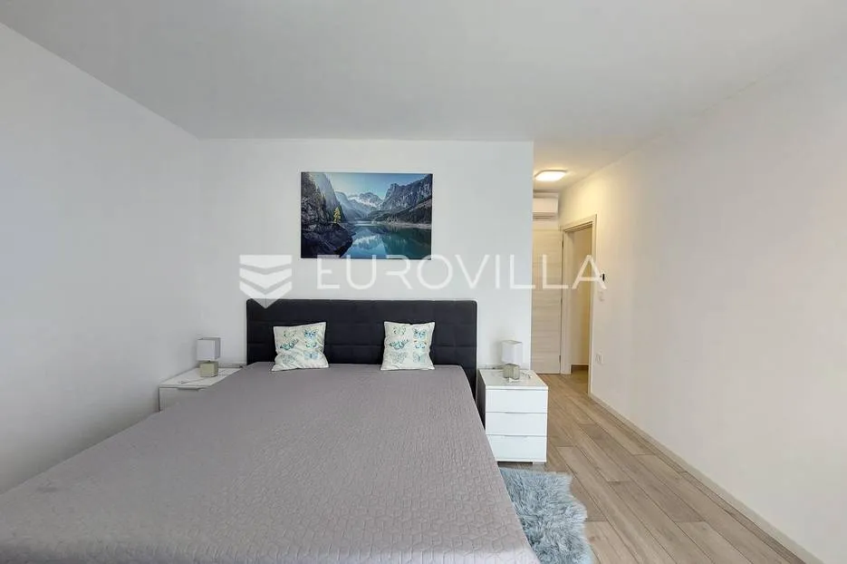 šišan, moderna villa s bazenom na mirnoj lokaciji - slika 30