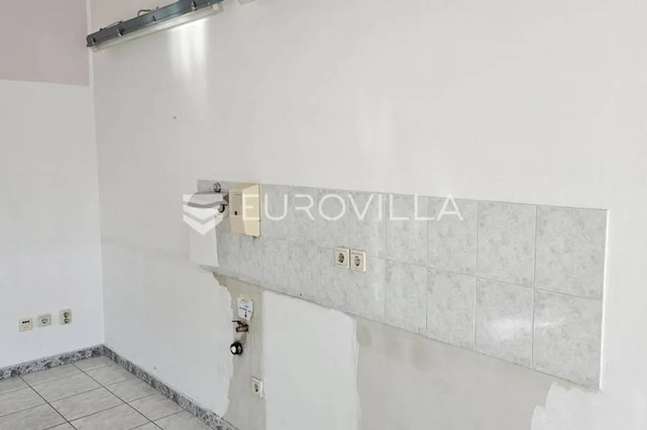 pula, centar, poslovni prostor od 36 m² - slika 7
