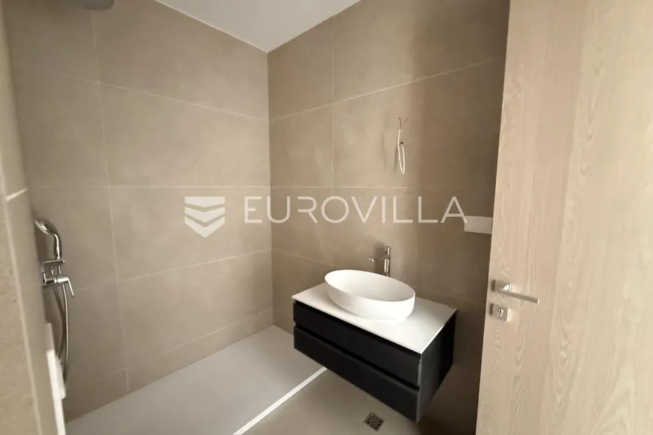 ekskluzivan trosoban stan u diklu, zadar, 136 m² s krovnom terasom i pogledom na more - slika 9