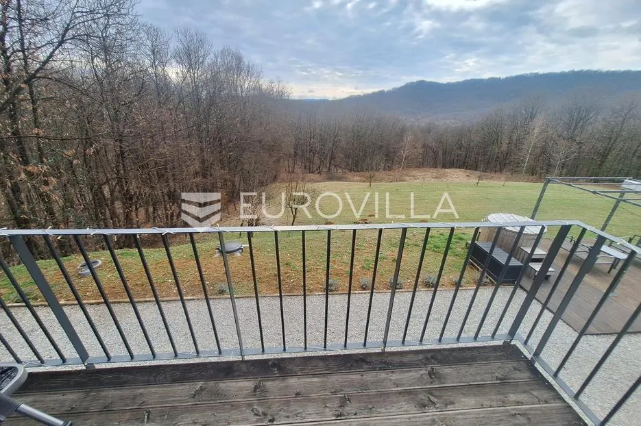 karlovac, mala švarča, kuća 145 m², novouređena, velika parcela, mirna lokacija - slika 16