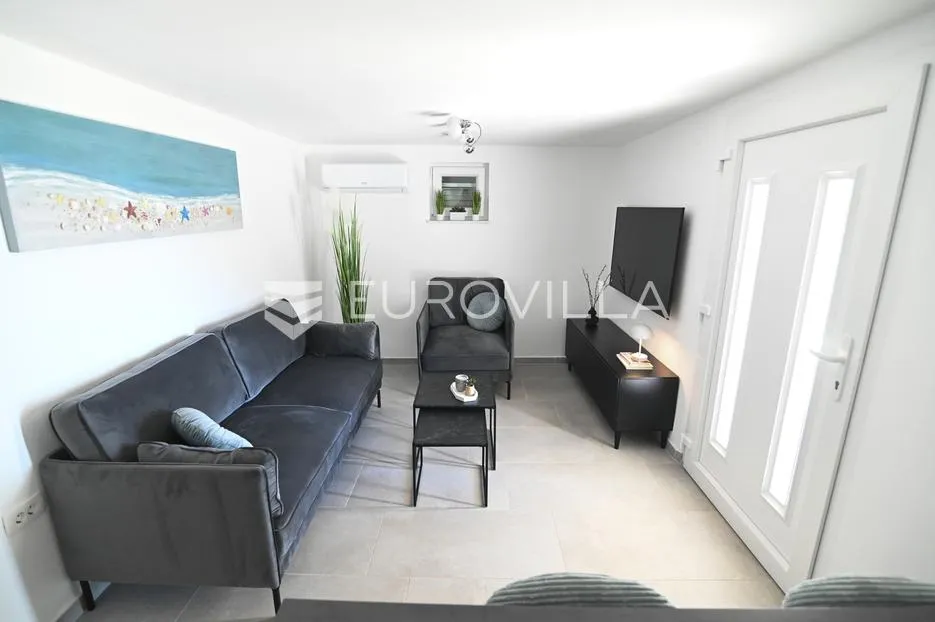 karlobag, cesarca prekrasna vila s bazenom uz more 240 m² - slika 7