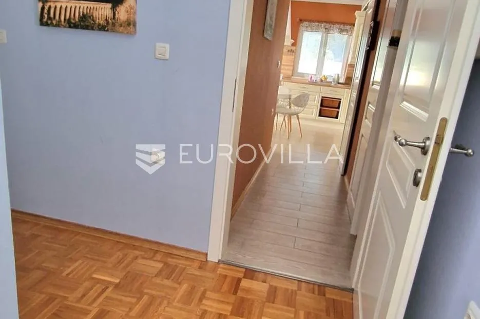 pakoštane, trosoban stan s vrtom na izvrsnoj lokaciji - slika 3
