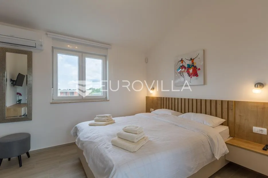 istra, svetvinčenat, moderna samostojeća kuća 155 m² s grijanim bazenom 32 m² - slika 20
