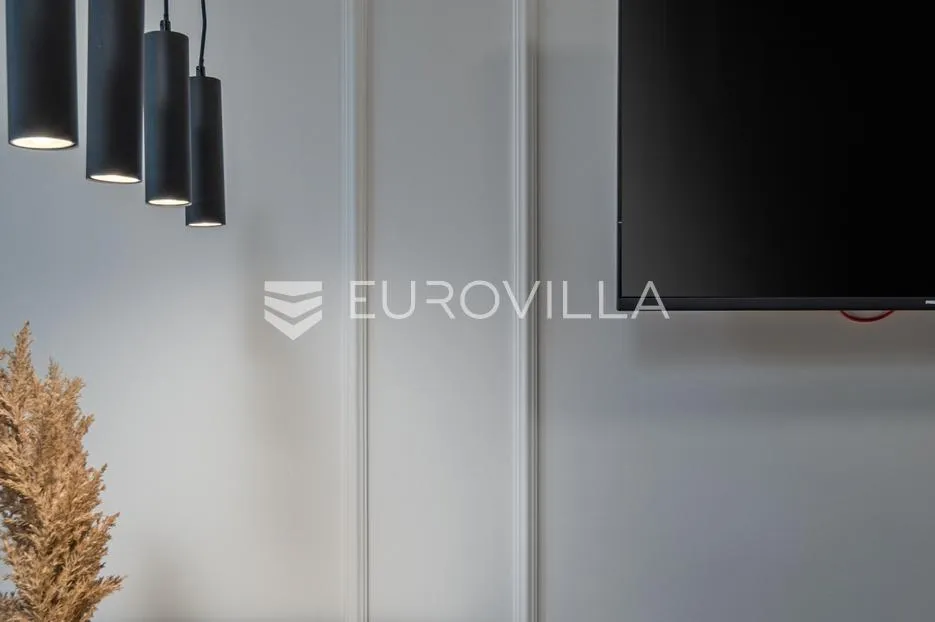 rijeka, centar, novouređen luksuzan stan nkp 98 m2 s tri apartmana - slika 33
