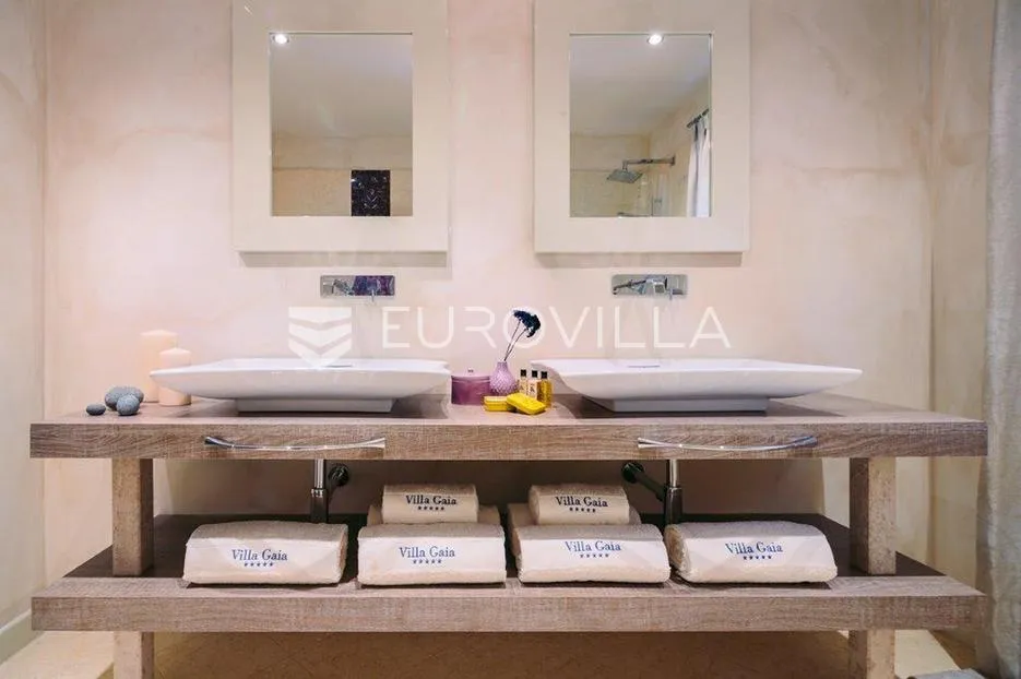 istra, vabriga: luksuzna nova vila s bazenom, pogledom na more i smart home sustavom - slika 19