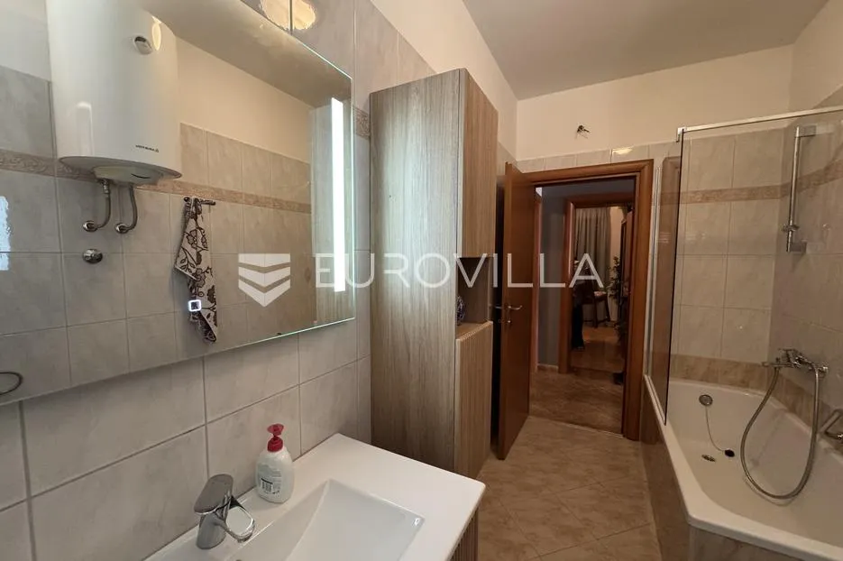 istra, valbandon, najam obiteljske kuće 180m2 s predivnom okućnicom - slika 15