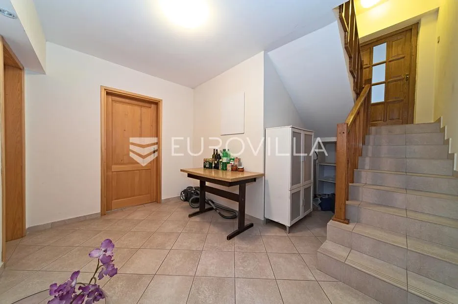 osijek, donji grad, prodaje se prostrana rustikalna vila površine 403 m² - slika 40