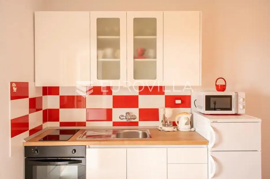 bol na braču - apartmanska kuća s građevinskim zemljištem - slika 10