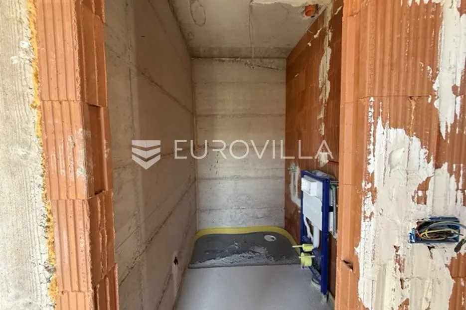 istra, ližnjan, elegantna dvojna novogradnja s vrtom 111 m² - slika 32