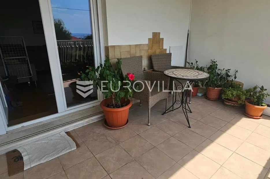 split, žnjan komforan trosoban stan od 99,8 m² južne orijentacije s pogledom na more - slika 7