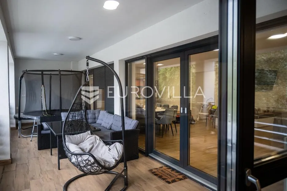 osijek, cvjetno naselje, stan 120 m2, prvi kat s lođom 44 m2 - slika 10