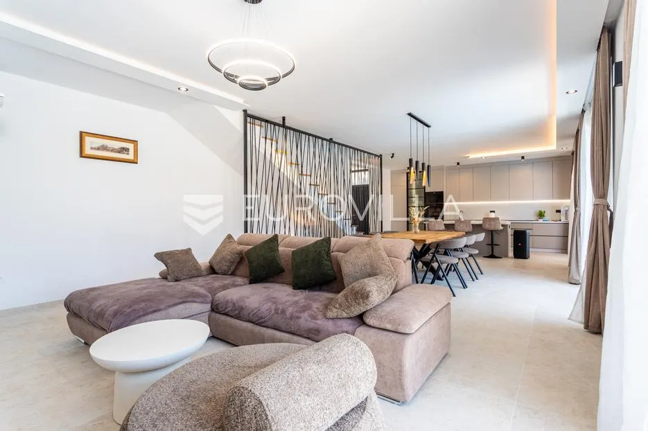 brodarica, moderna vila s bazenom, 283,62 m² - slika 10