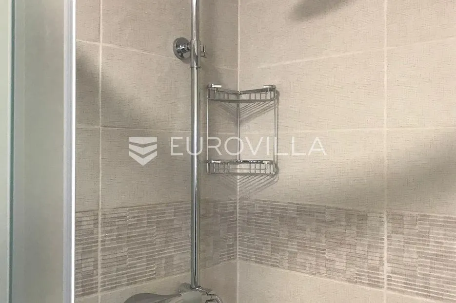 zagreb, amruševa, šesterosoban stan površine 129 m² - slika 17