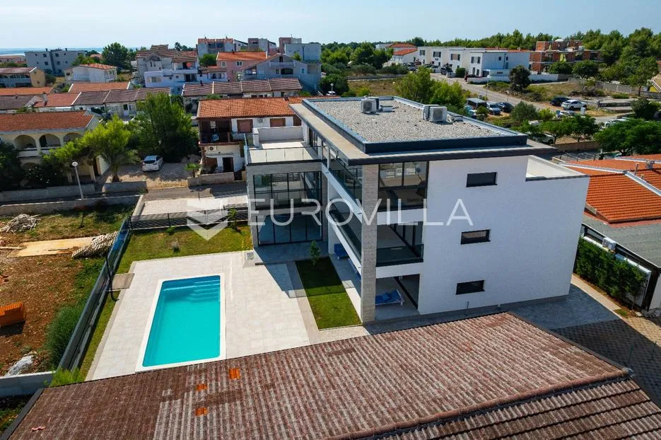 zadar, vir, luksuzna villa sa šest stambenih jedinica, samo 250m od mora - slika 5