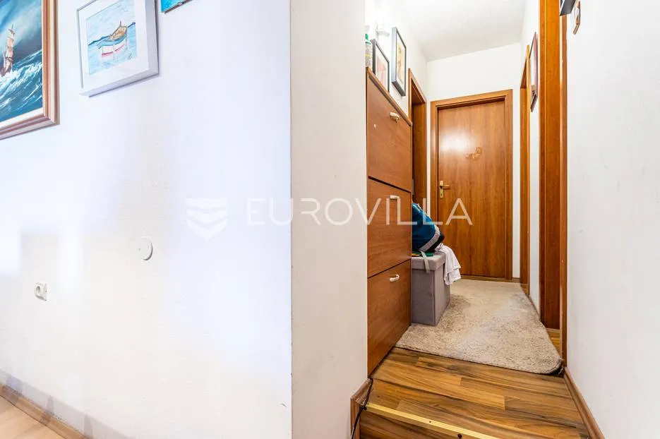 trogir, kuća na tri etaže s dvorom i pogledom na more - slika 2