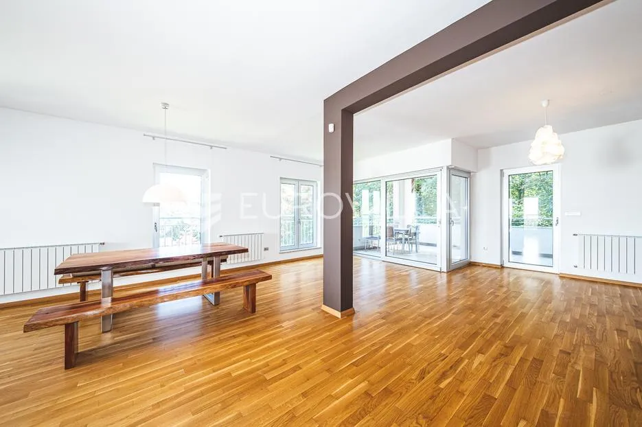 zagreb, jelenovac, prostoran luksuzan četverosoban stan s balkonom i vrtom, te dvije garaže, 202 m² - slika 7
