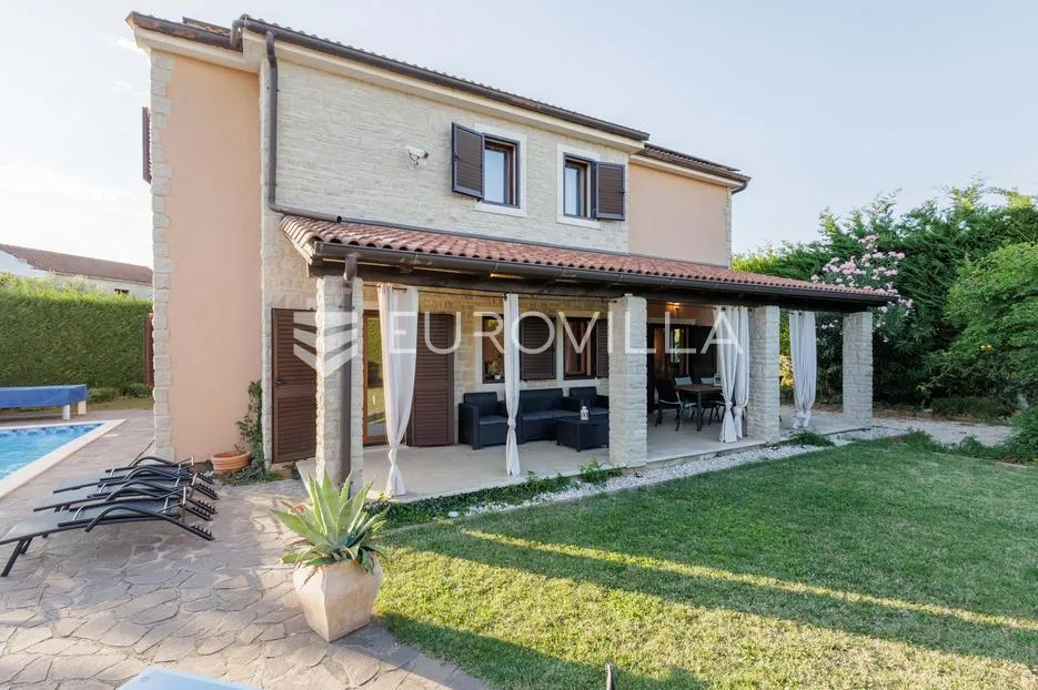 istra, štokovci, dugoročni najam kamene vile s bazenom, jacuzzijem i saunom - slika 1