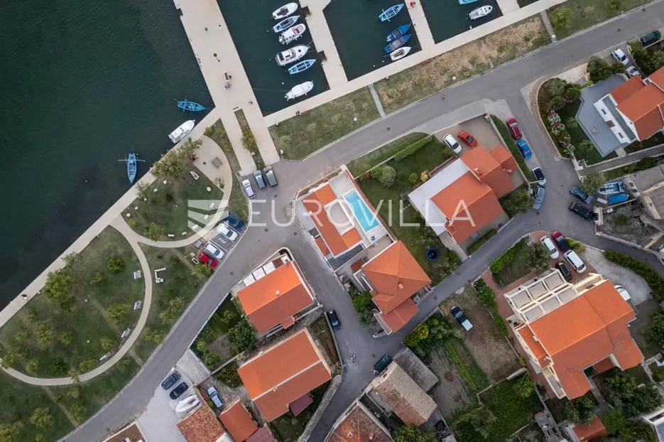 zadar, nin, moderna kuća s bazenom prvi red uz more - slika 4