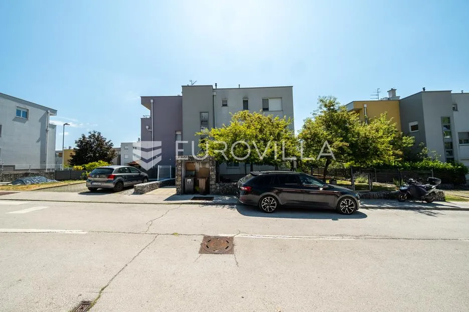 zagreb, gornji stenjevec, prekrasan stan 100 m² s 2 parkinga i spremištem - slika 17