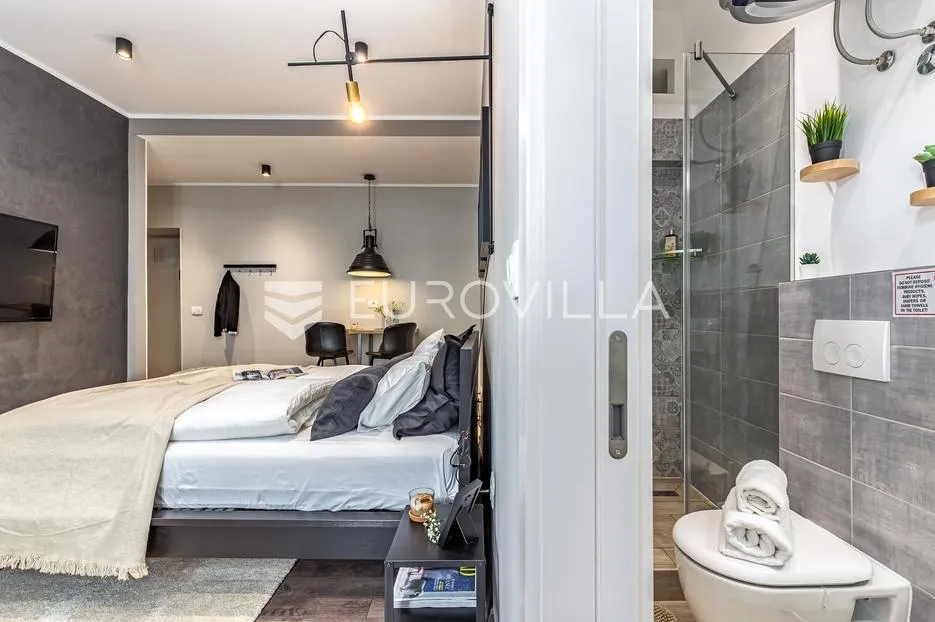 rijeka, centar, novouređen luksuzan stan nkp 98 m2 s tri apartmana - slika 28
