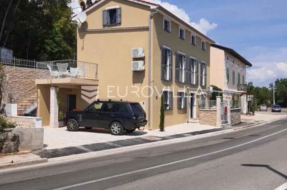 lovran, predivna kuća s tri apartmana 50 m od mora - slika 26