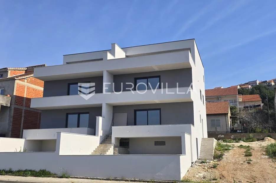 Šibenik, Crnica, NOVOGRADNJA, trosoban, dvoetažan stan, 166,34 m²