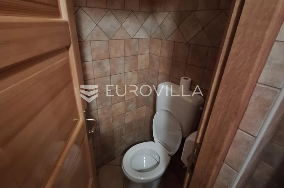karlovac, poslovni prostor, restoran 300 m², odlična lokacija, sav inventar - slika 20