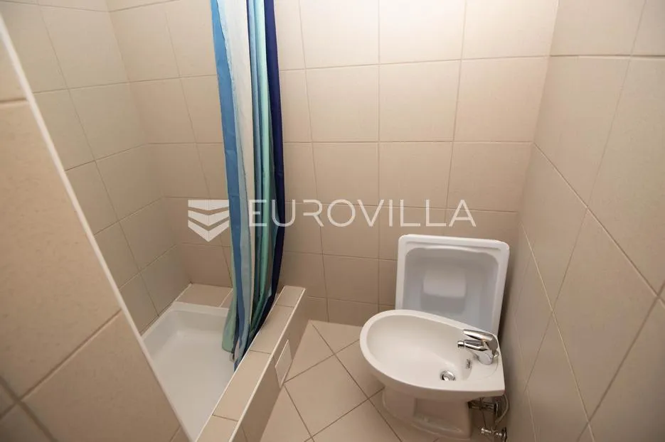 tisno, ekskluzivna apartmanska kuća prvi red do mora s panoramskim pogledom i brodicom - slika 48