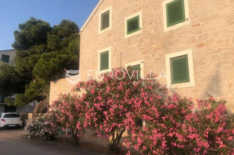 vodice , srima, prekrasna kamena vila prvi red do mora - slika 2
