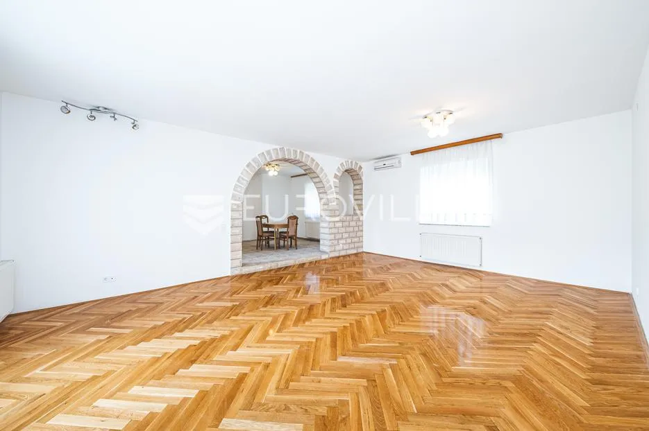 zagreb, gračani, prekrasan troetažan šeterosoban stan s vrtom 278,66 m² - slika 2