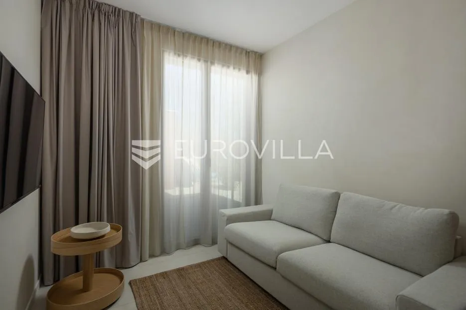 istra, labin, vrhunska moderna villa "e", grijani bazen 48 m², 2642 m² uređene okućnice - slika 69
