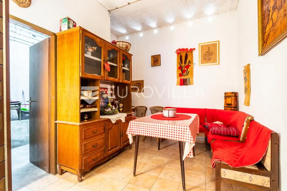kaštel sućurac, kuća s tri stambene jedinice - slika 22