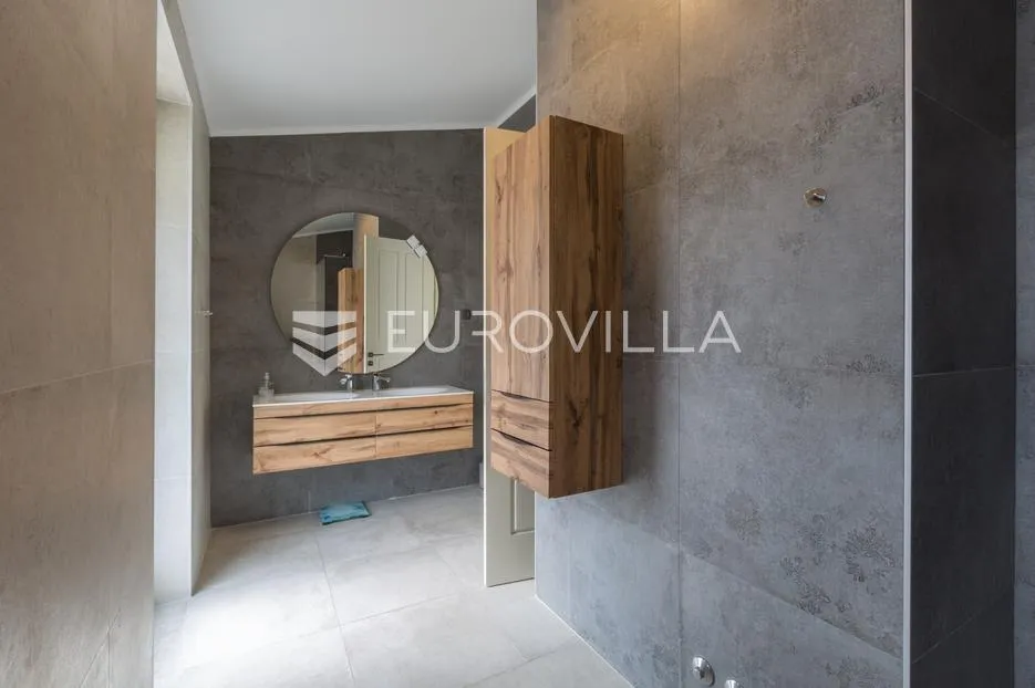 istra, pula, potpuno renovirana austrougarska villa u srcu pule - slika 33