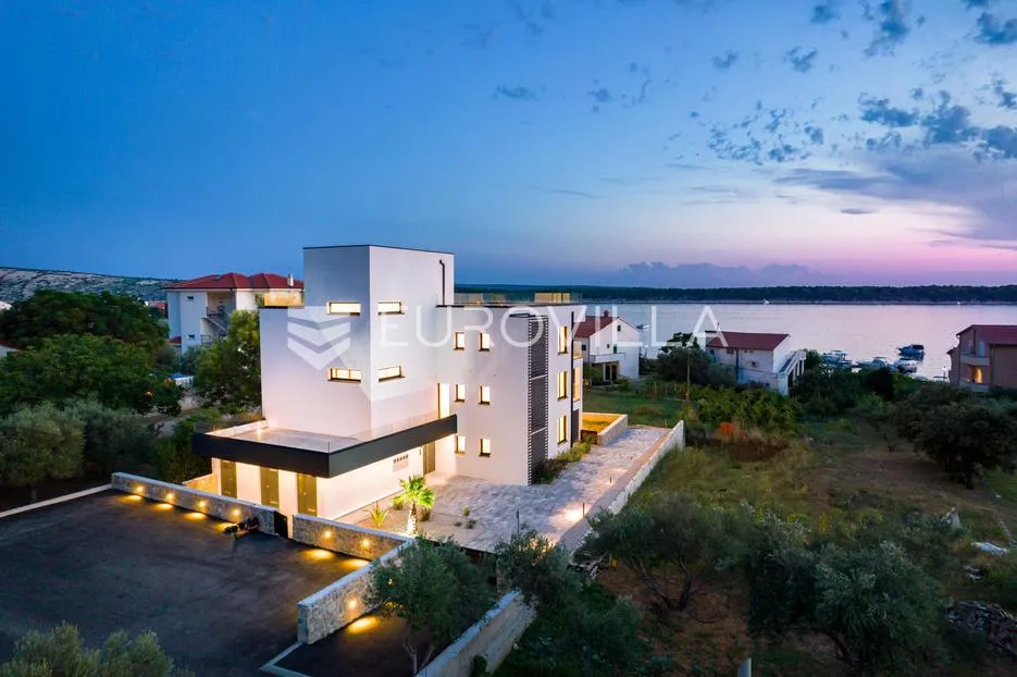 Otok Rab, Barbat, moderan trosoban stan 107 m², privatni vrt - Barbat na Rabu