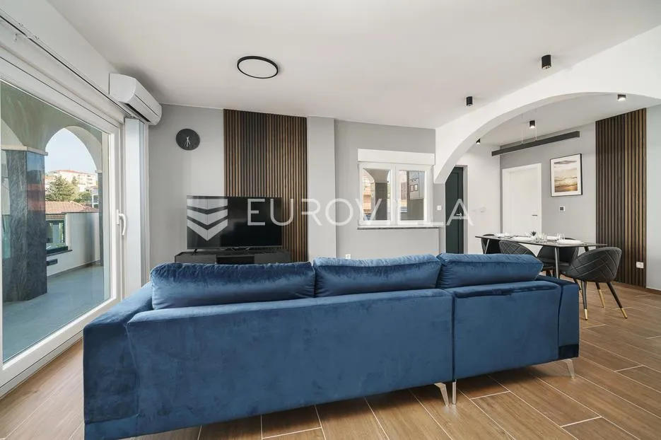 čiovo, okrug, vila sa šest apartmanski jedinica i bazenom - slika 8