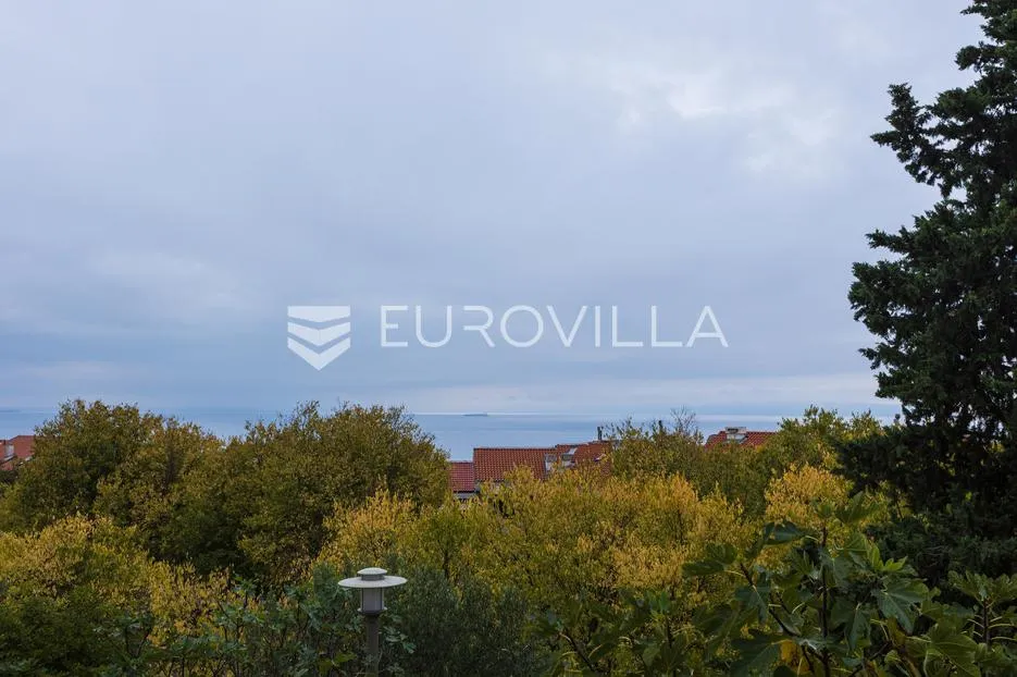 Rijeka, Kostrena, četverosoban stan 82 m² sa dva balkona i pogledom na more - Paveki