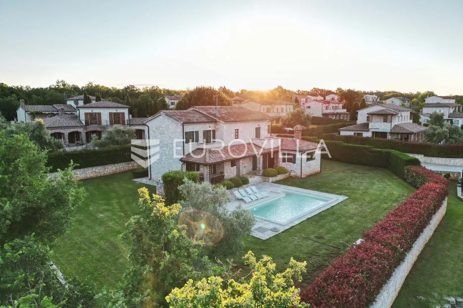 Istra, Sveti Lovreč, kamena vila 200 m² s bazenom, velikim vrtom i pogledom na more - Rajki, Sveti Lovreč Pazenatički