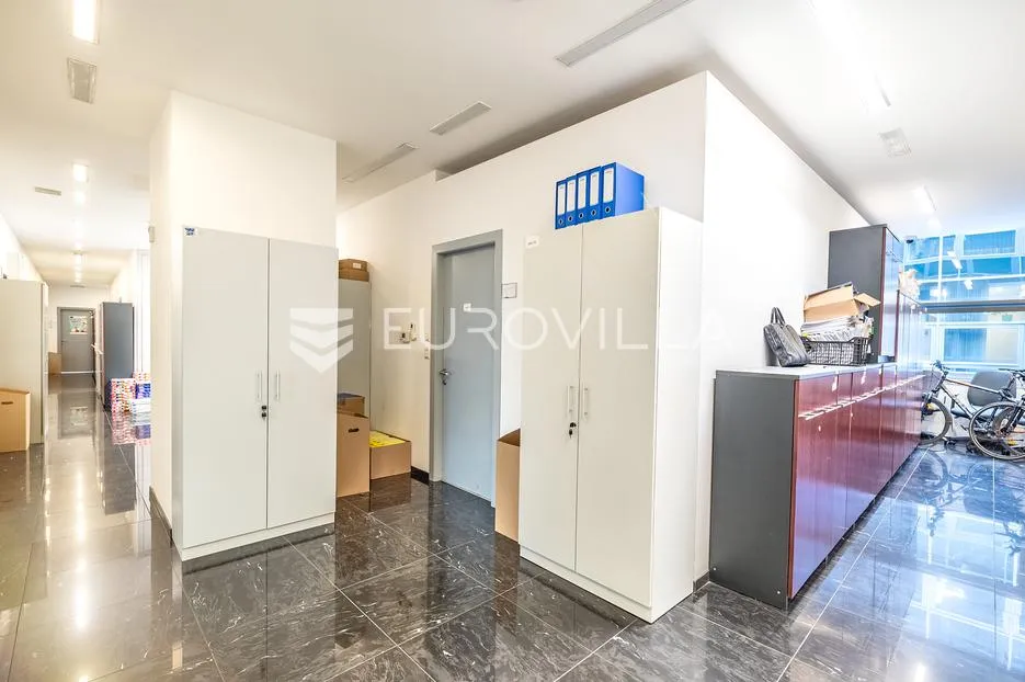 zagreb, poslovna zona, radnička, izvrstan uredski prostor 487 m², 5 garažna mjesta - slika 2