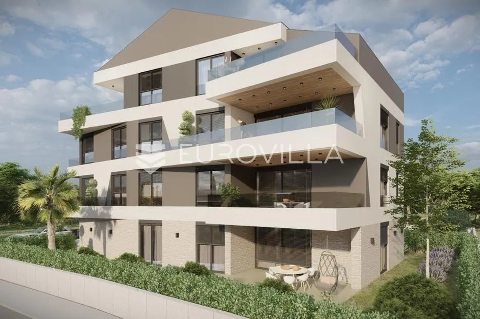 istra, rovinj, ekskluzivan penthouse s tri spavaće sobe s pogledom na more i garažom nkp 144m2 - slika 23