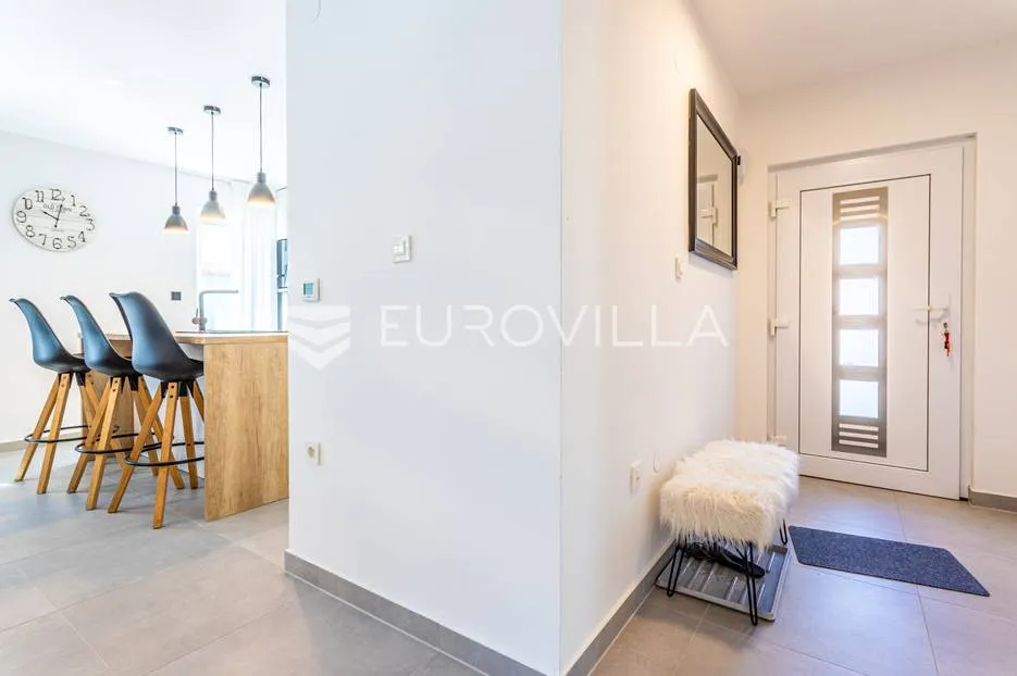 split, bol, moderan penthouse, 4 spavaće sobe - slika 11