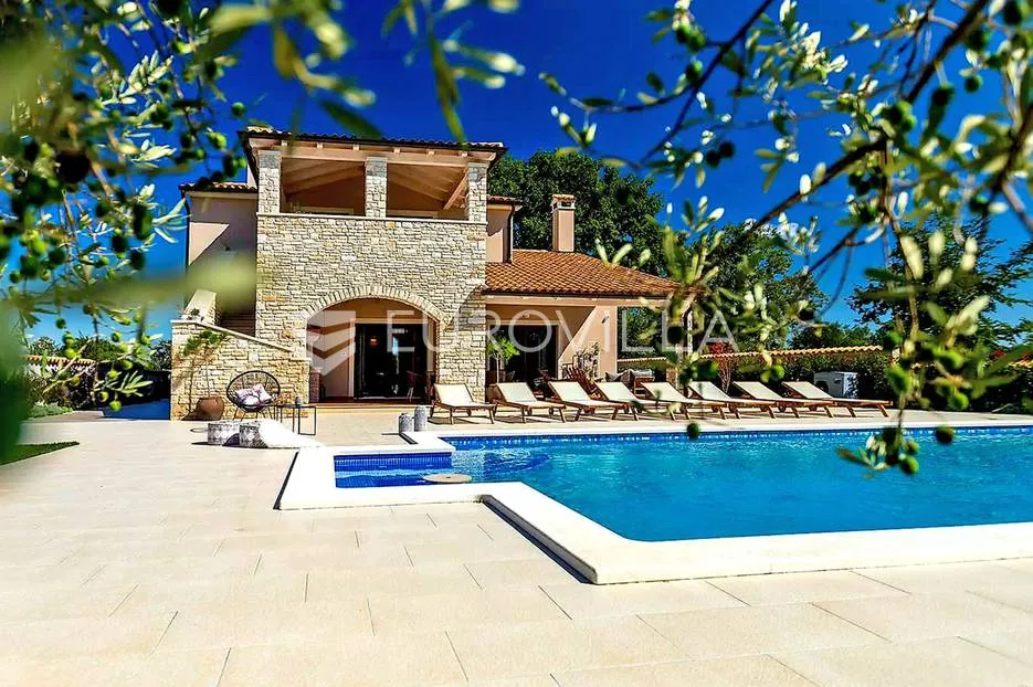 istra, marčana, prekrasna vila 280 m2 s teniskim terenom i grijanim bazenom 50 m2 - slika 2