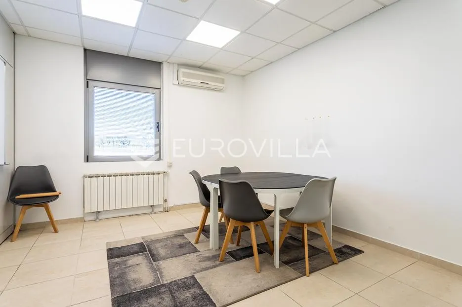 split, prostran poslovni prostor površine 363,53 m² - slika 9