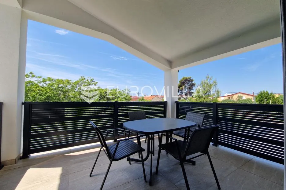 vir, elegantan trosoban apartman u centru vira, 600 m od plaže - slika 10